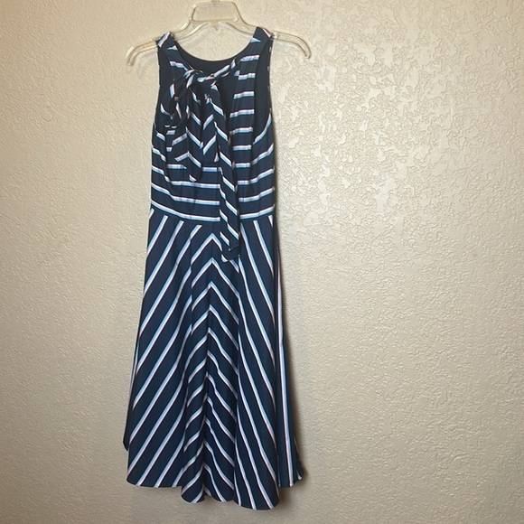 Eliza J Chevron Blue Stripe Fit And Flare Dress with pockets size 8 - Picture 5 of 13